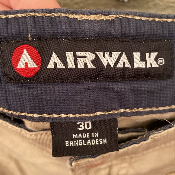 Airwalk cargo shorts - Picture 2 of 4